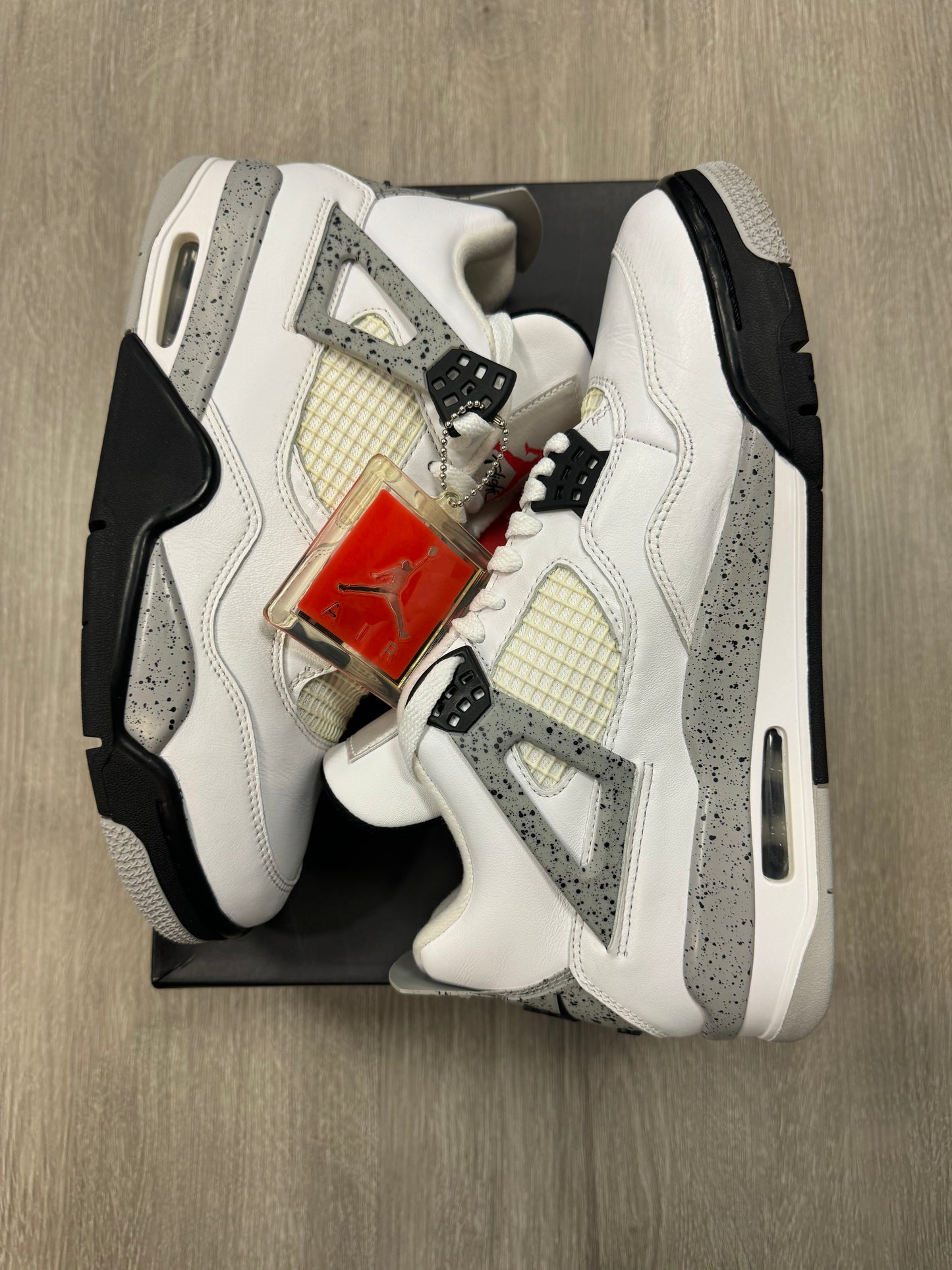 Jordan 4 White Cement Sz 9 (Preowned)