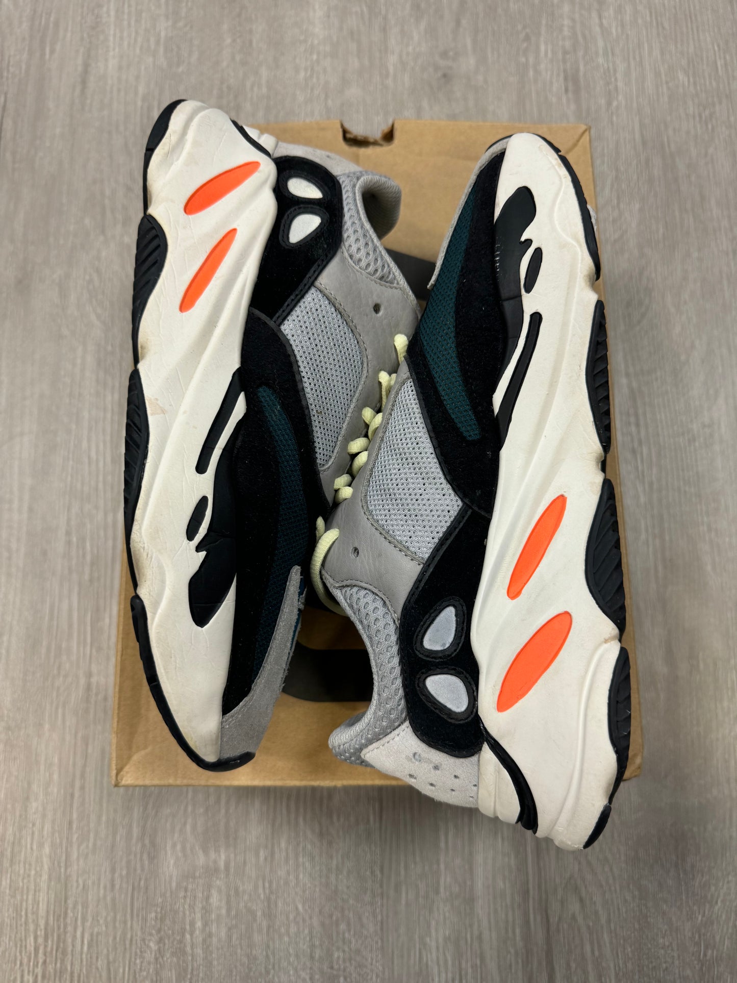 Yeezy 700 Boost Wave Runner Sz 8.5 (Preowned)