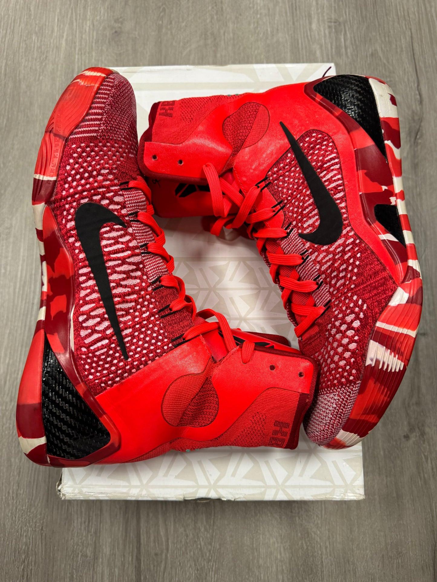 Kobe 9 Christmas Sz 10.5 (Preowned)