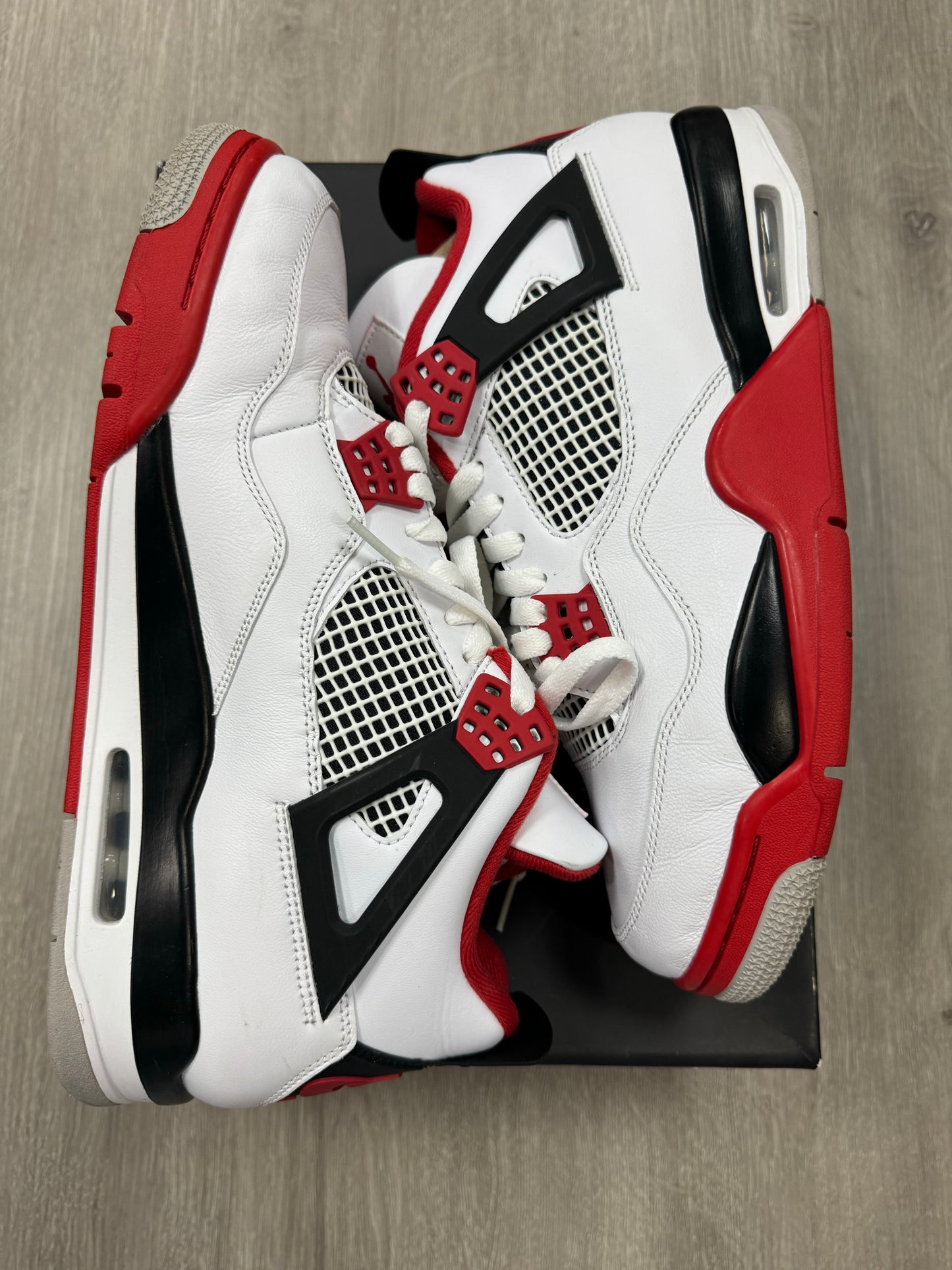 Jordan 4 Fire Red Sz 11 (Preowned)