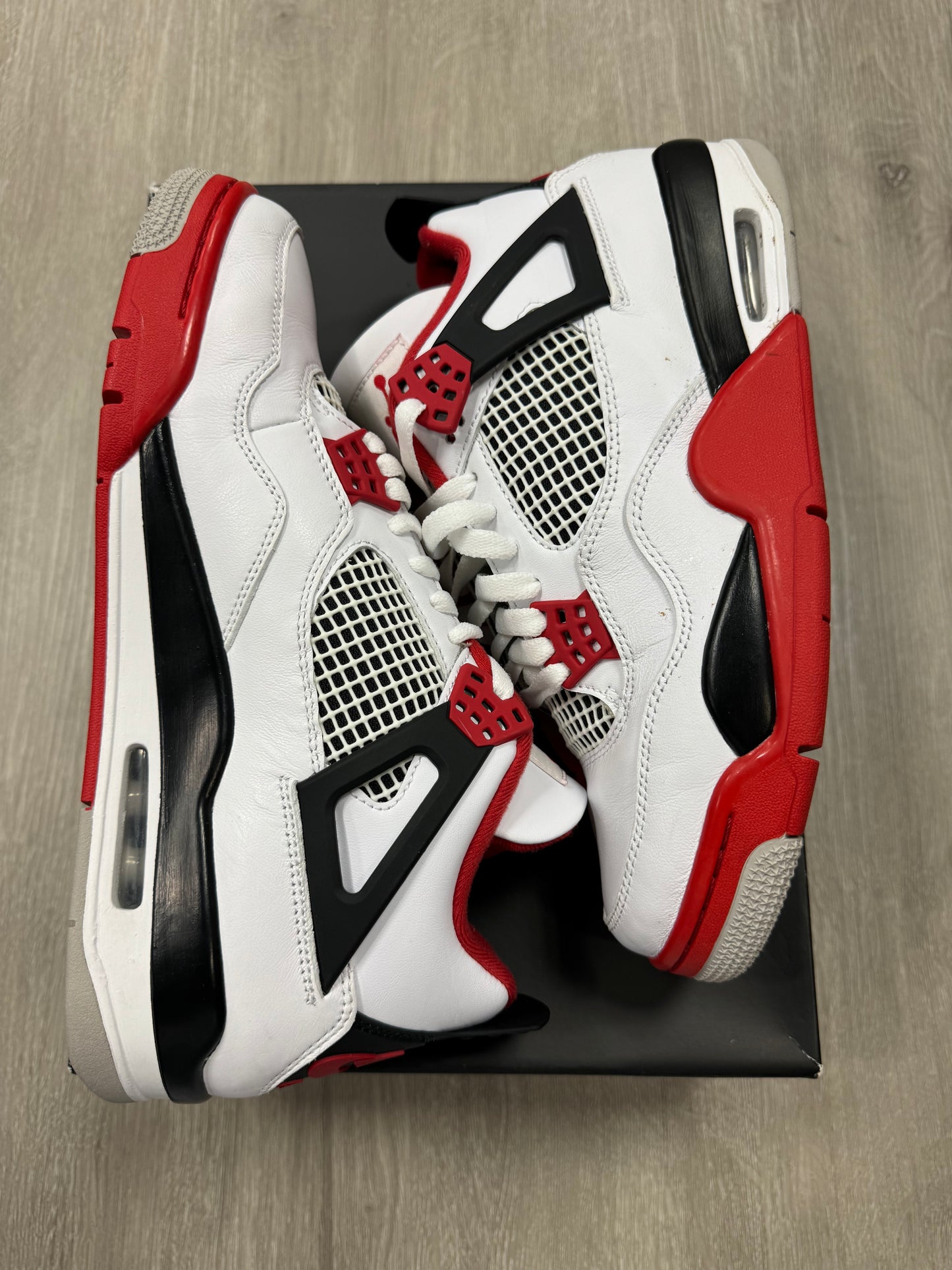 Jordan 4 Fire Red Sz 9.5 (Preowned)