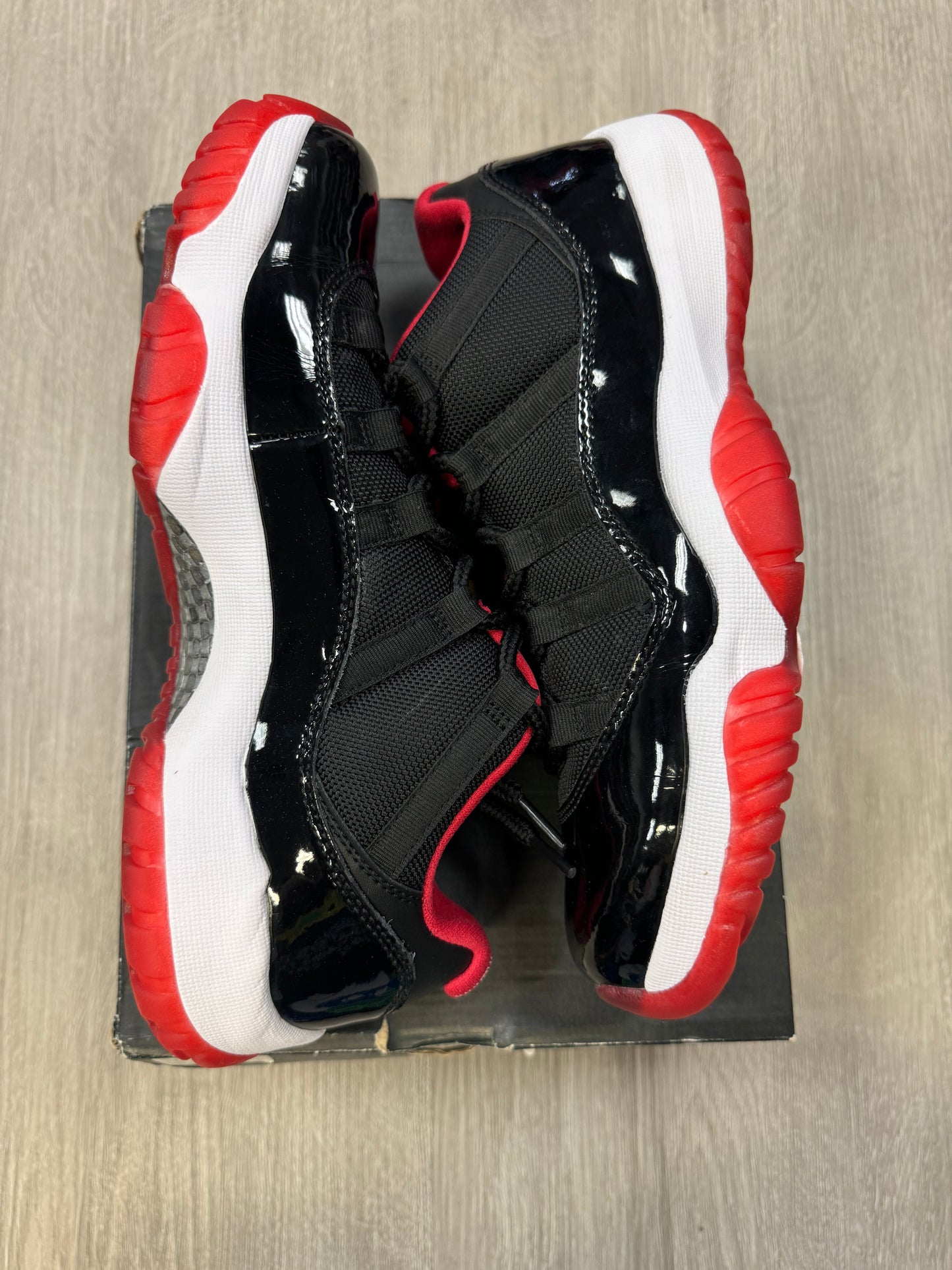 Jordan 11 Low Bred Sz 8 (Preowned)