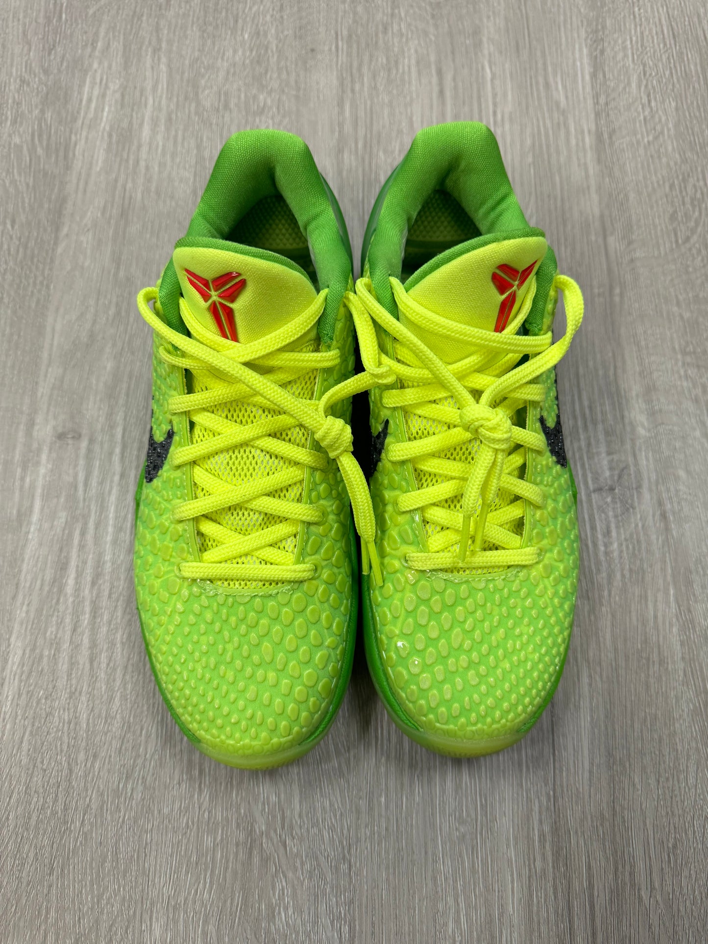 Kobe VI Grinch Sz 5M (Preowned)