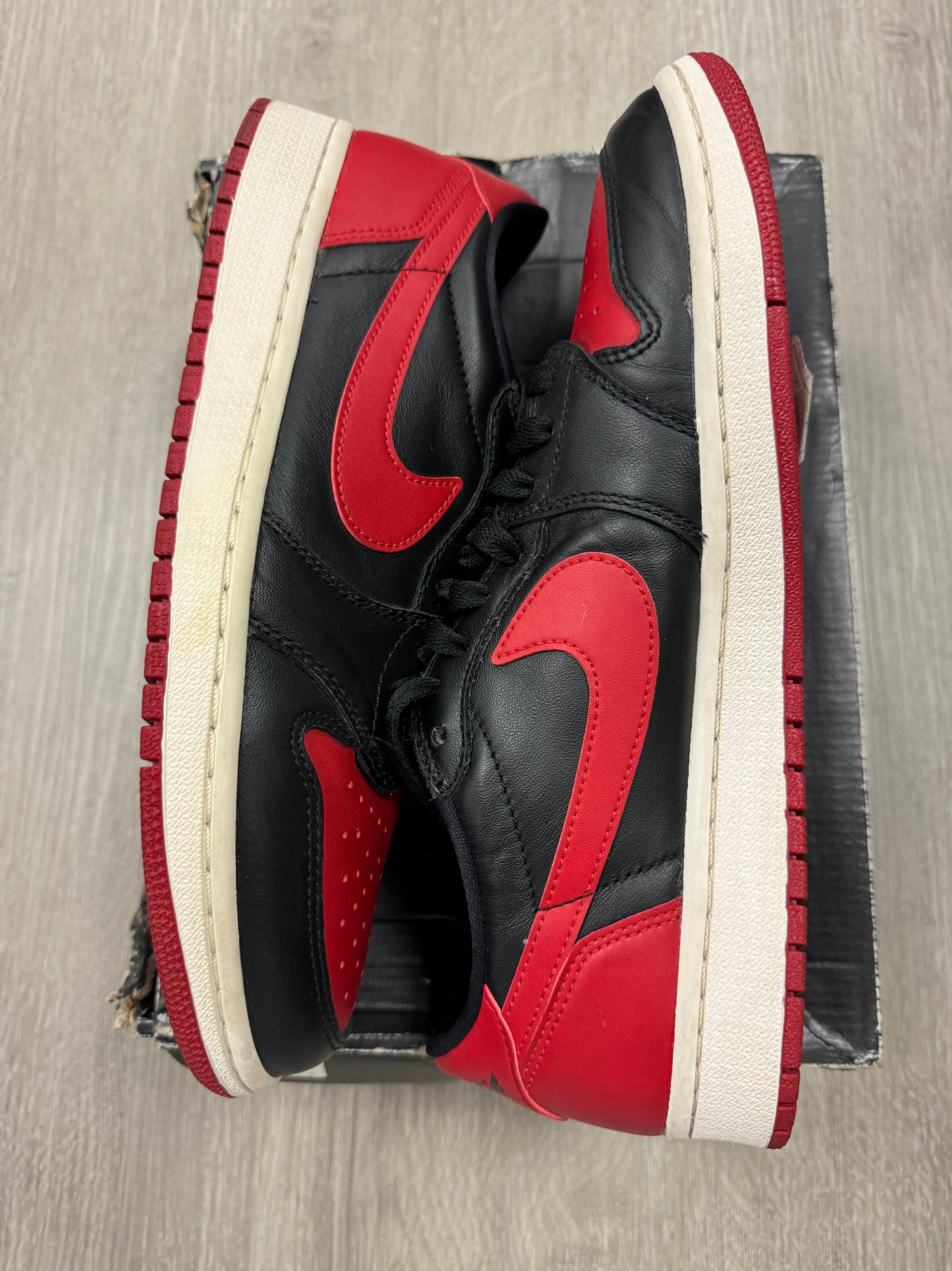 Jordan 1 Bred Low OG ‘15 Sz 9.5 (Preowned)