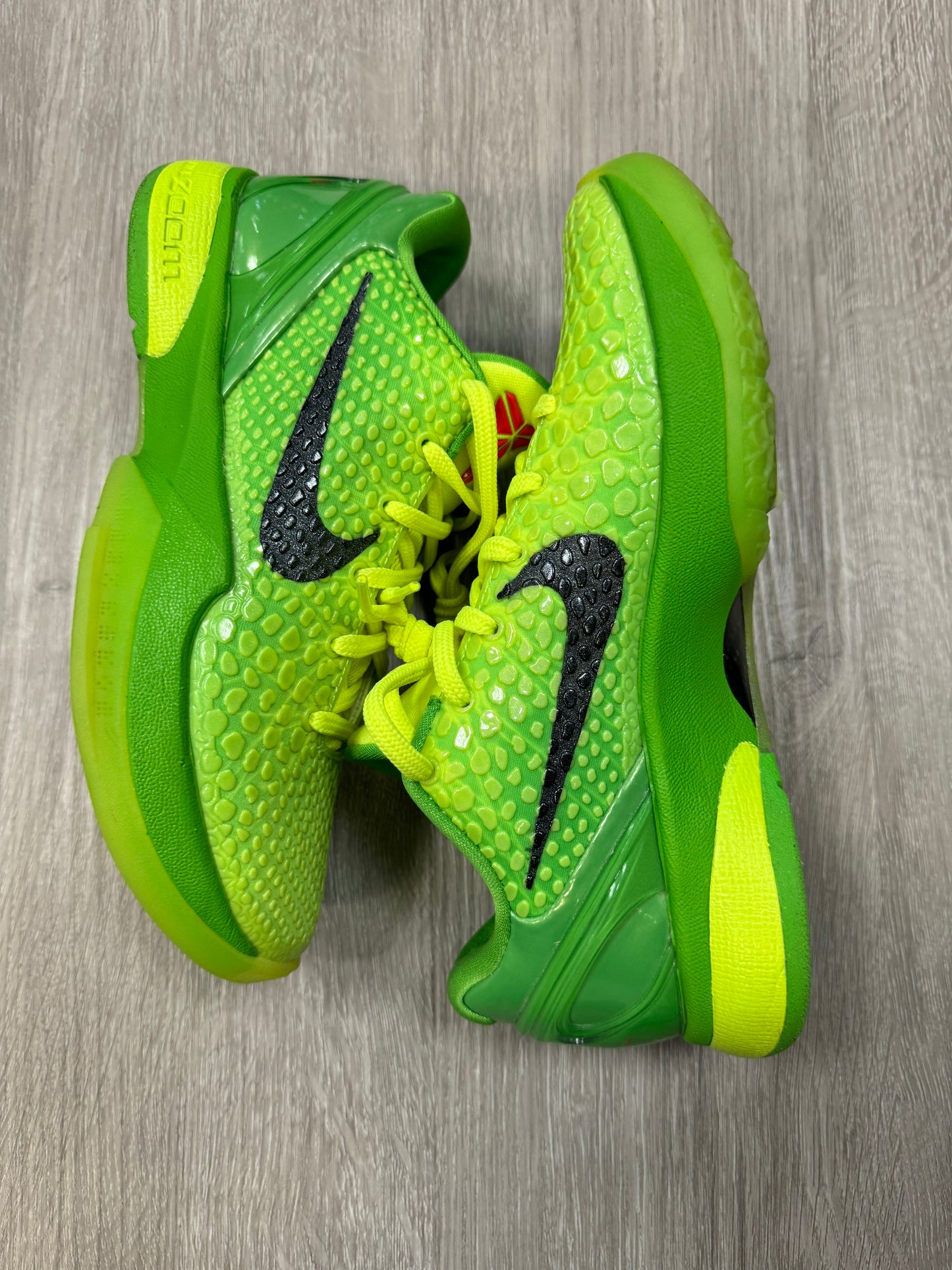 Kobe VI Grinch Sz 5M (Preowned)