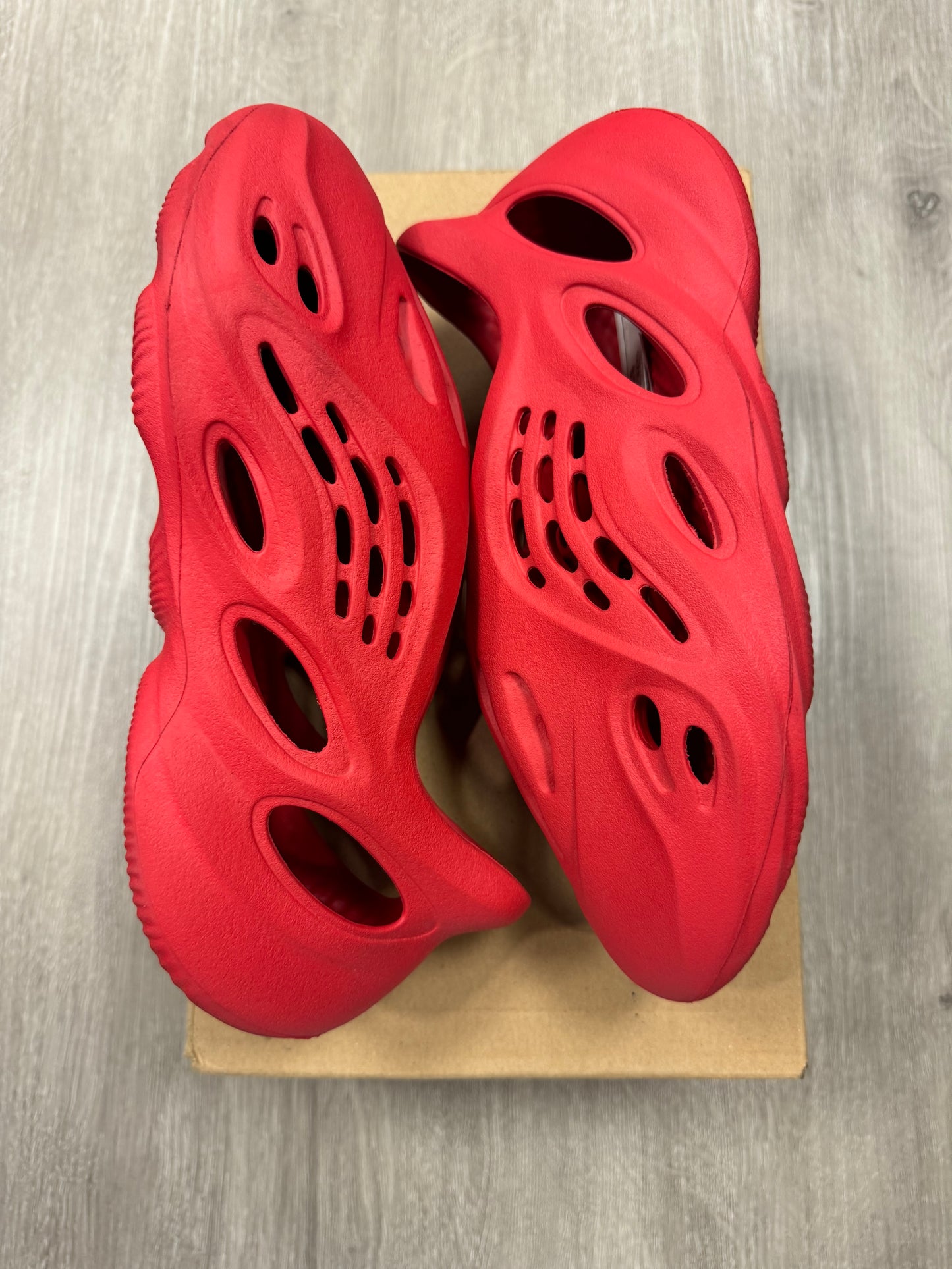 Yeezy Foam Rnnr Vermillion Sz 10 (Preowned)