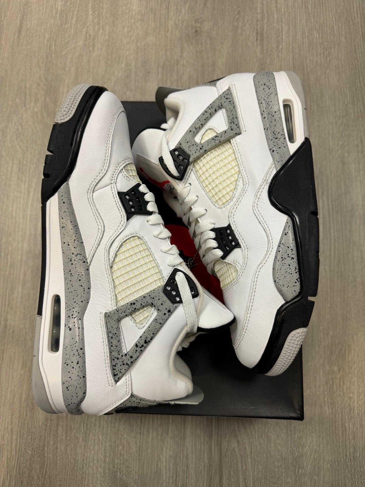 Jordan 4 White Cement Sz 9 (Preowned)