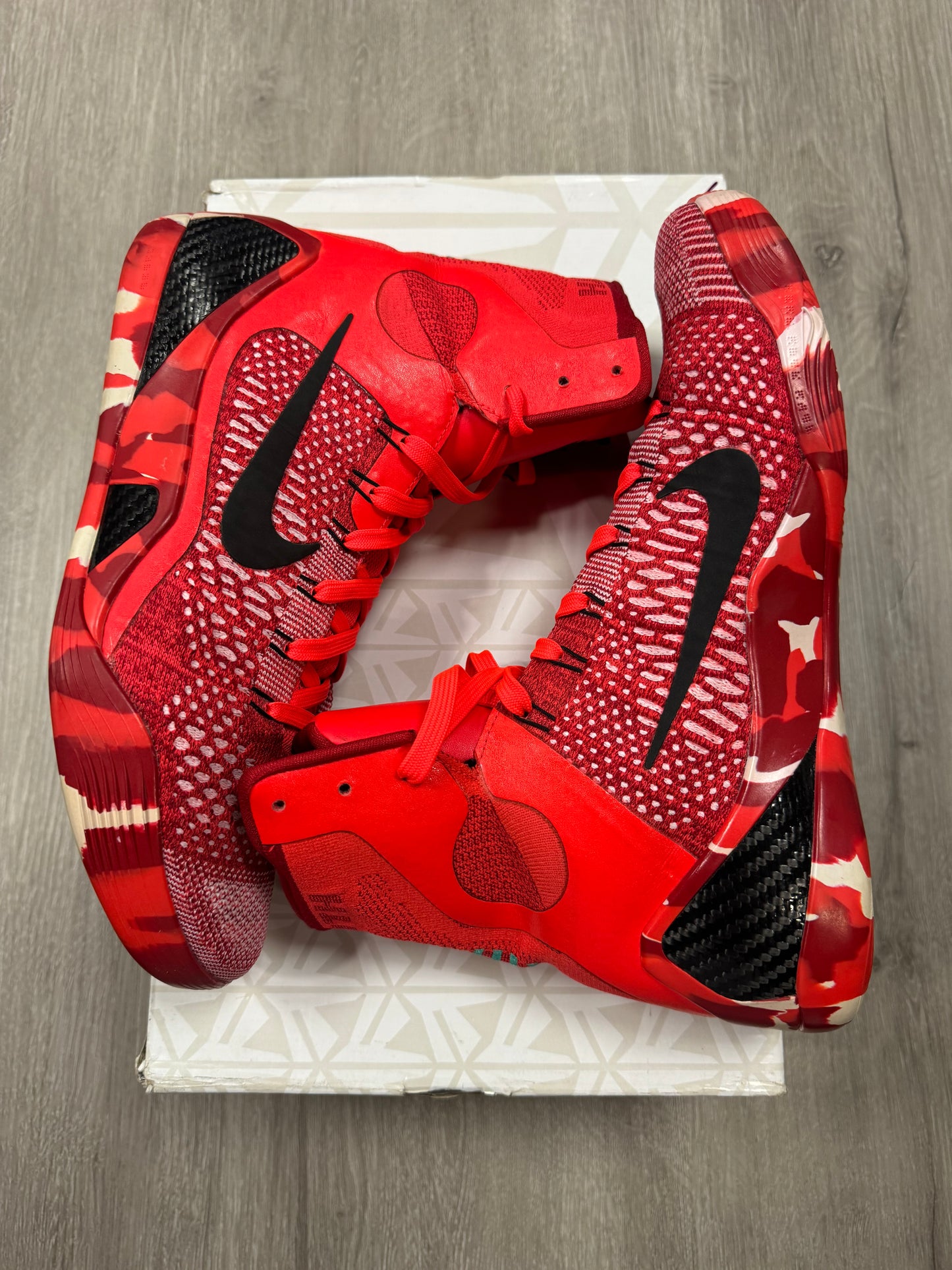 Kobe 9 Christmas Sz 10.5 (Preowned)